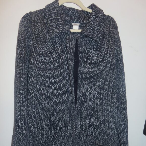 ExcellentCondition Faioz Herringbone Navy and White Button Down belted Knit Coat